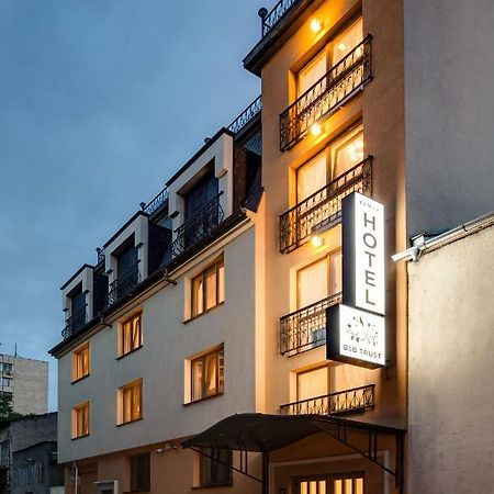 Family Hotel Anna Русе Екстер'єр фото