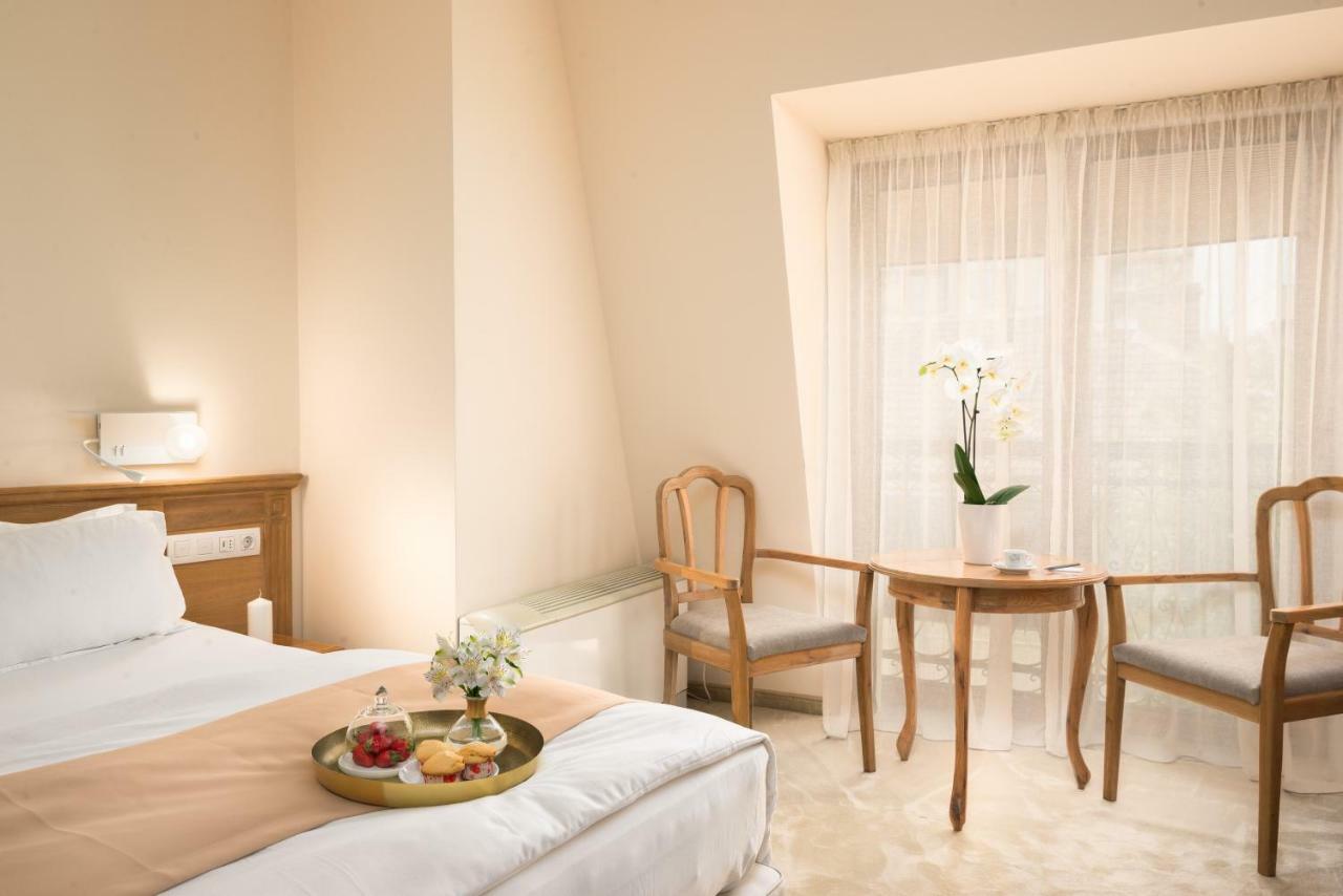 Family Hotel Anna Русе Екстер'єр фото